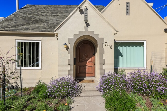 Building Photo - 708 Calmar Ave