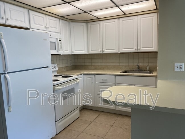 Building Photo - 2664 St Joseph Dr