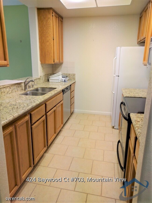 Building Photo - 424 Baywood Ct