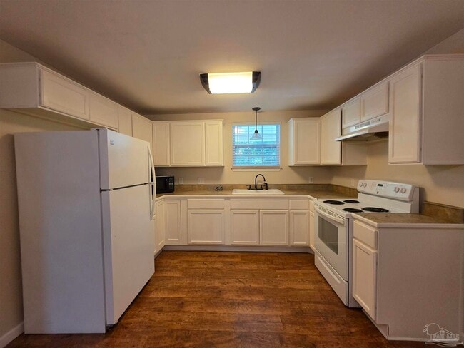 Building Photo - 5142 Regalo Dr