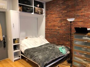 Building Photo - 144 Bowdoin St