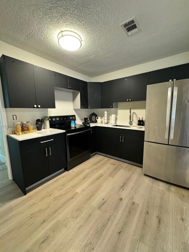 Foto del edificio - 1865 NW 45th St