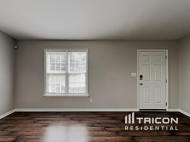 Building Photo - 3012 Brittany Dr