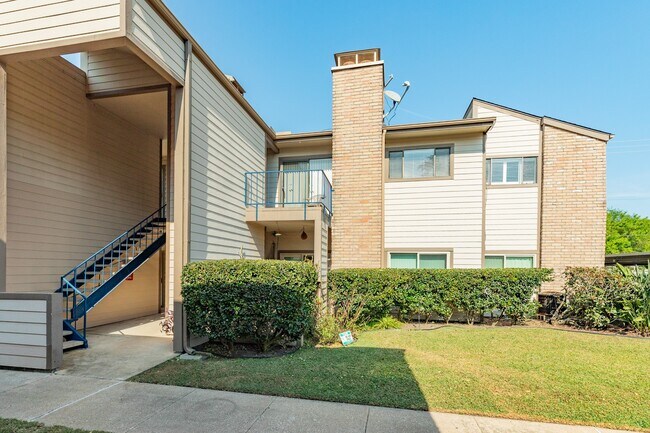 Foto del edificio - 7140 N Holiday Dr