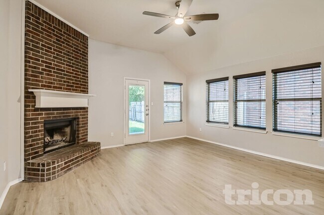 Foto del edificio - 1658 Wildflower Dr