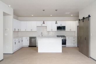 Building Photo - The Vistas Apartments at Beacon Hill