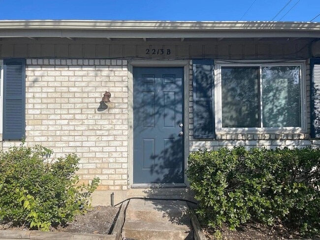 Building Photo - 2213 Lanier Dr