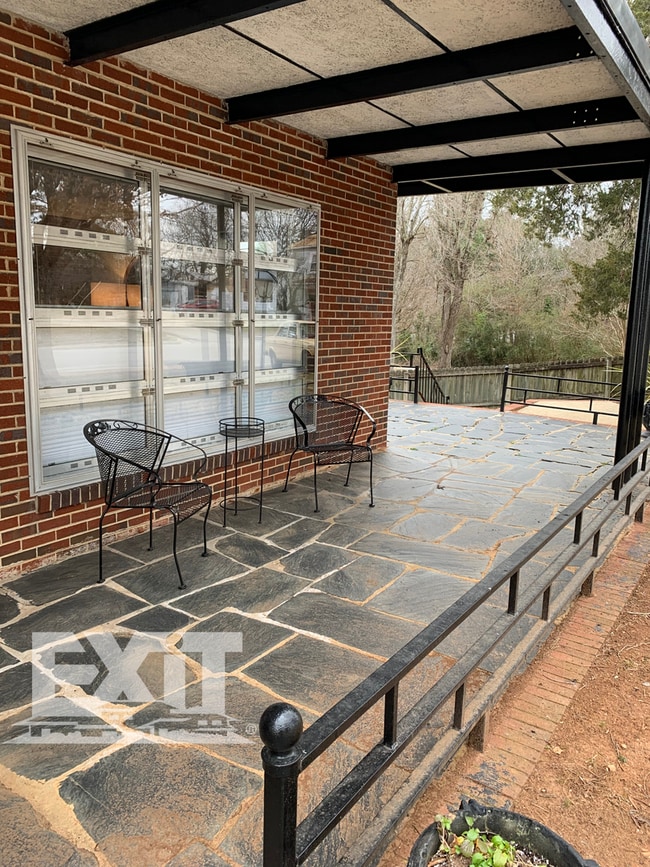 Building Photo - Charming 2 Bed, 1 Bath Home in the Heart o...