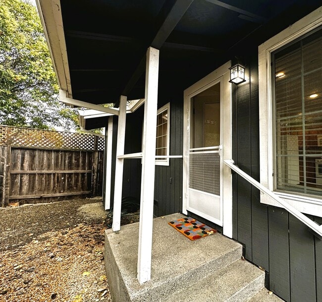 Building Photo - 705 Carlin Ct