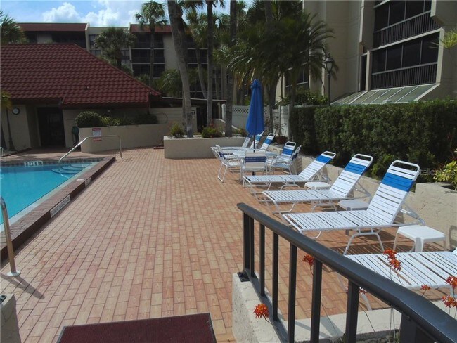 Foto del edificio - 21405 Olean Blvd