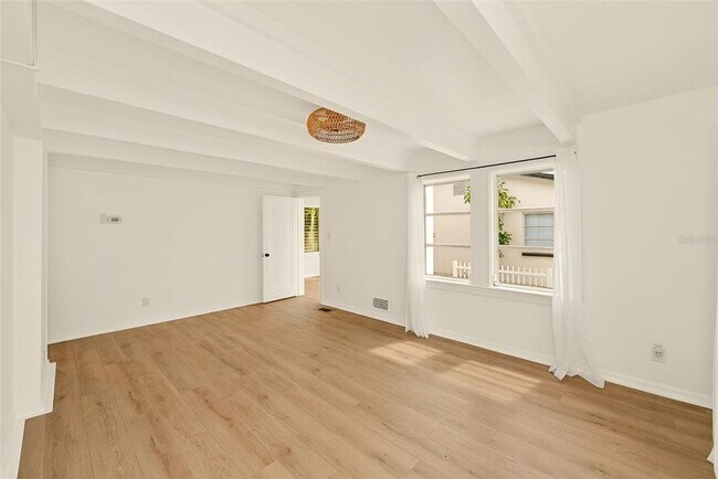 Foto del edificio - 925 16th Ave N
