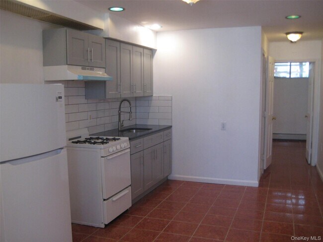 Foto del edificio - 46-30 Bell Blvd