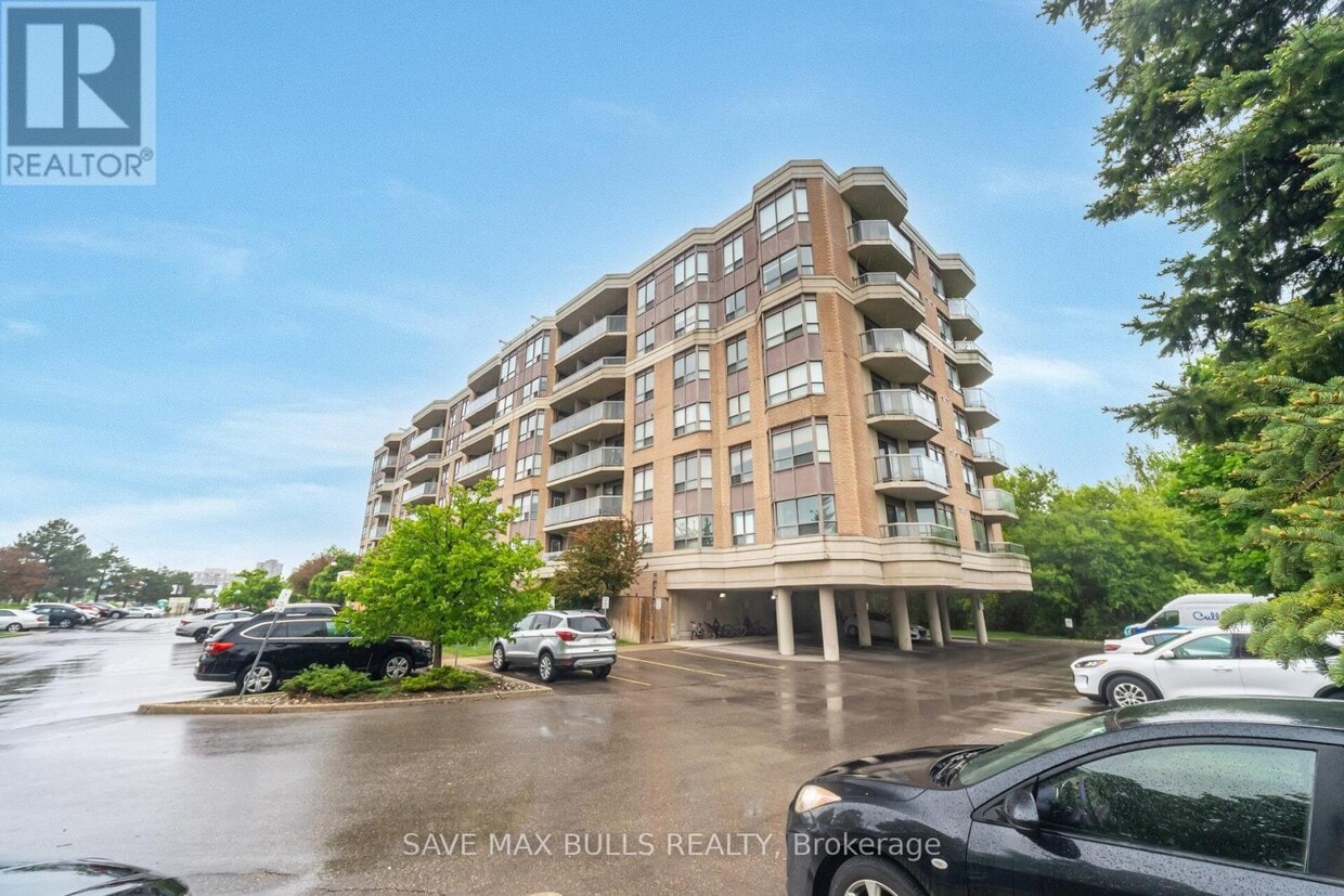 Photo principale - 300-300 Ray Lawson Blvd