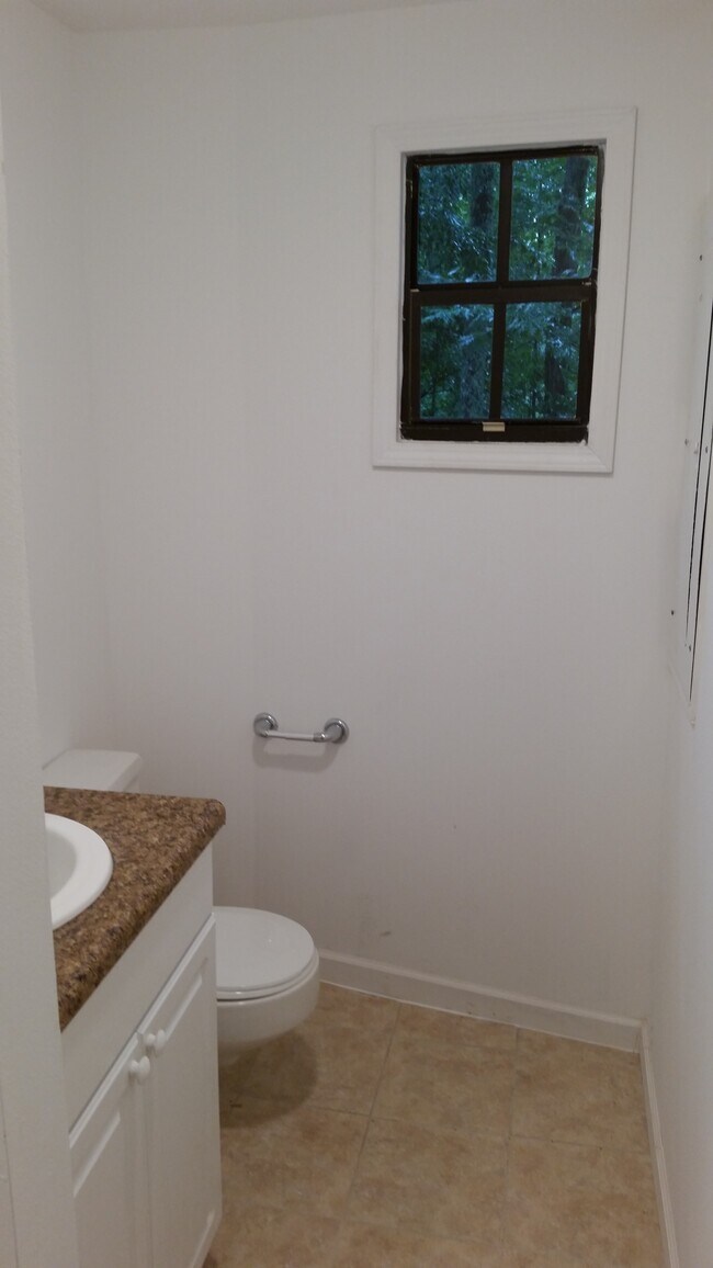 Building Photo - 75 Shady Ln