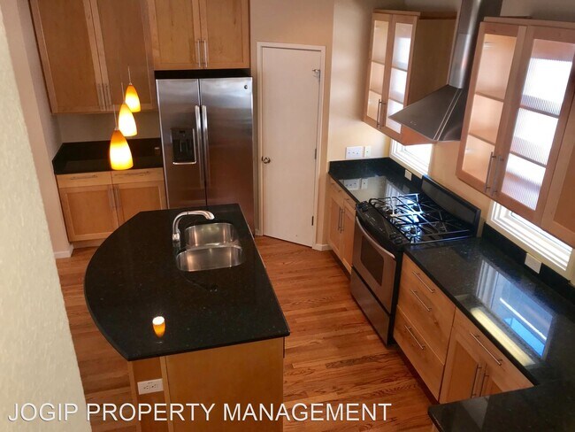 Building Photo - 3 br, 3.5 bath House - 3321 Rosedale Ave #3