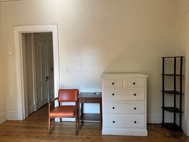 Foto del edificio - 210 Stewart Ave