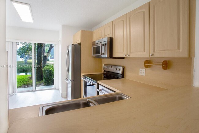 Foto del edificio - 7830 NW 6th St