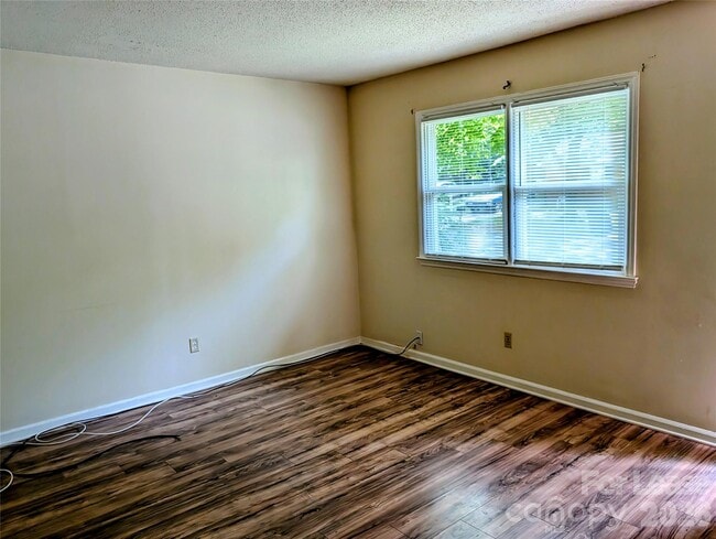 Building Photo - 354 Harrill St