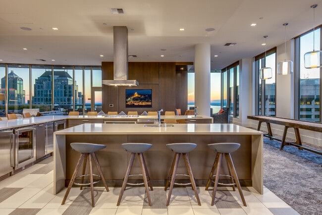 Building Photo - Premiere on Pine