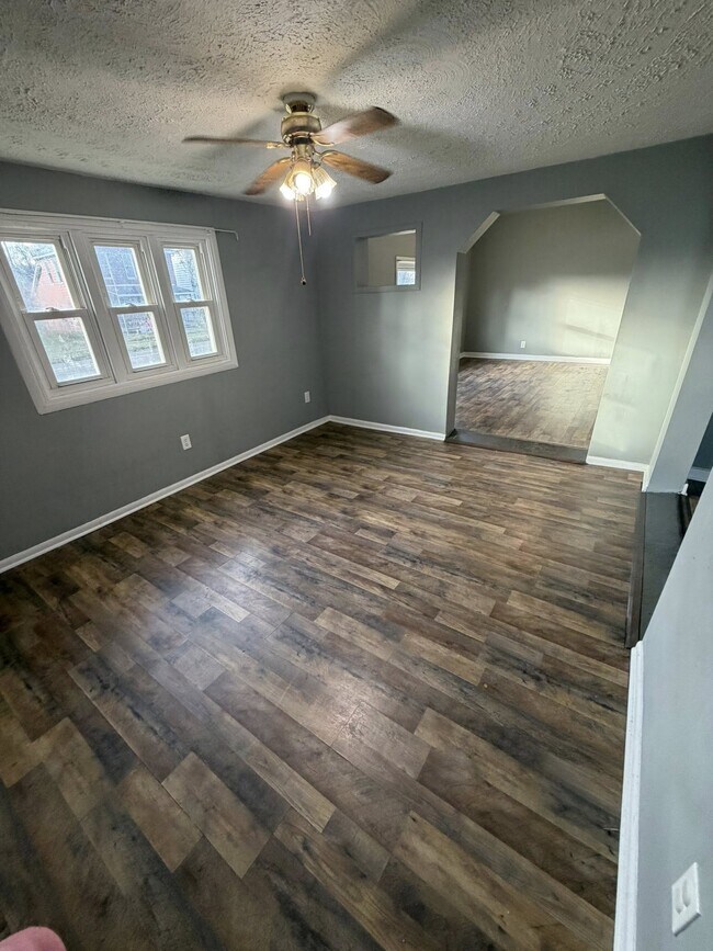 Foto del edificio - 1024 Moxahala Ave