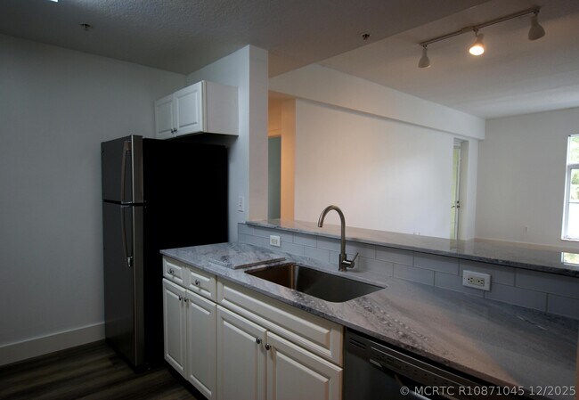 Building Photo - 1203 Town Center Dr