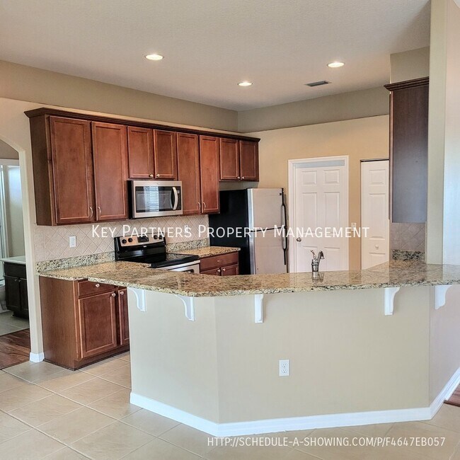 Foto del edificio - 46 Freeland Ln - Beautiful!
