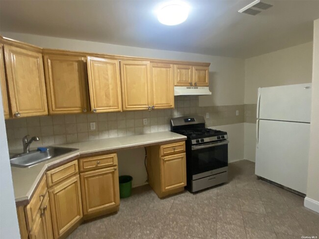 Foto del edificio - 170-28 Cedarcroft Rd