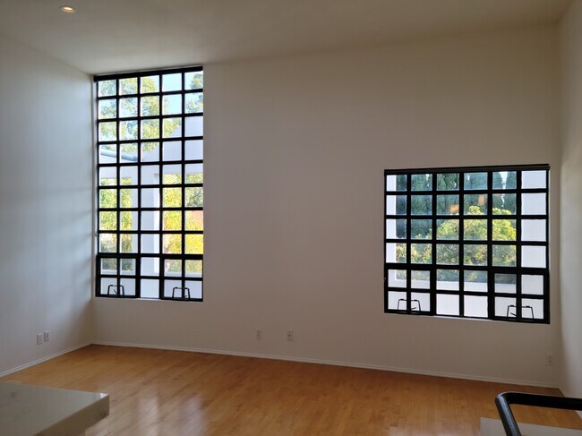 Building Photo - 2336 28th St