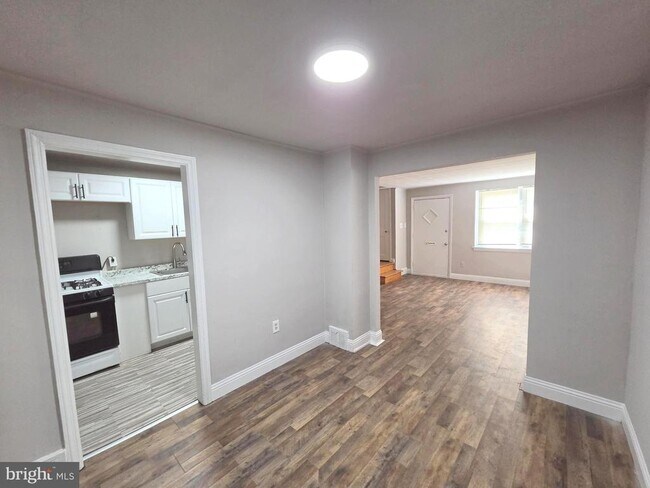Foto del edificio - 6653 Perry Ave