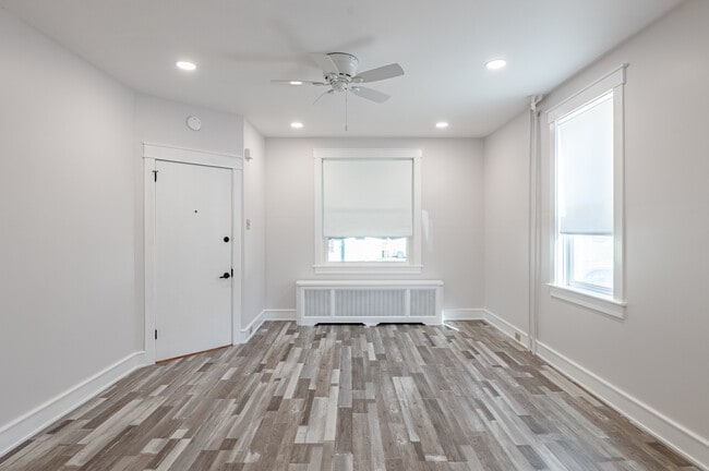 Foto del edificio - 910 E Bellevue Ave