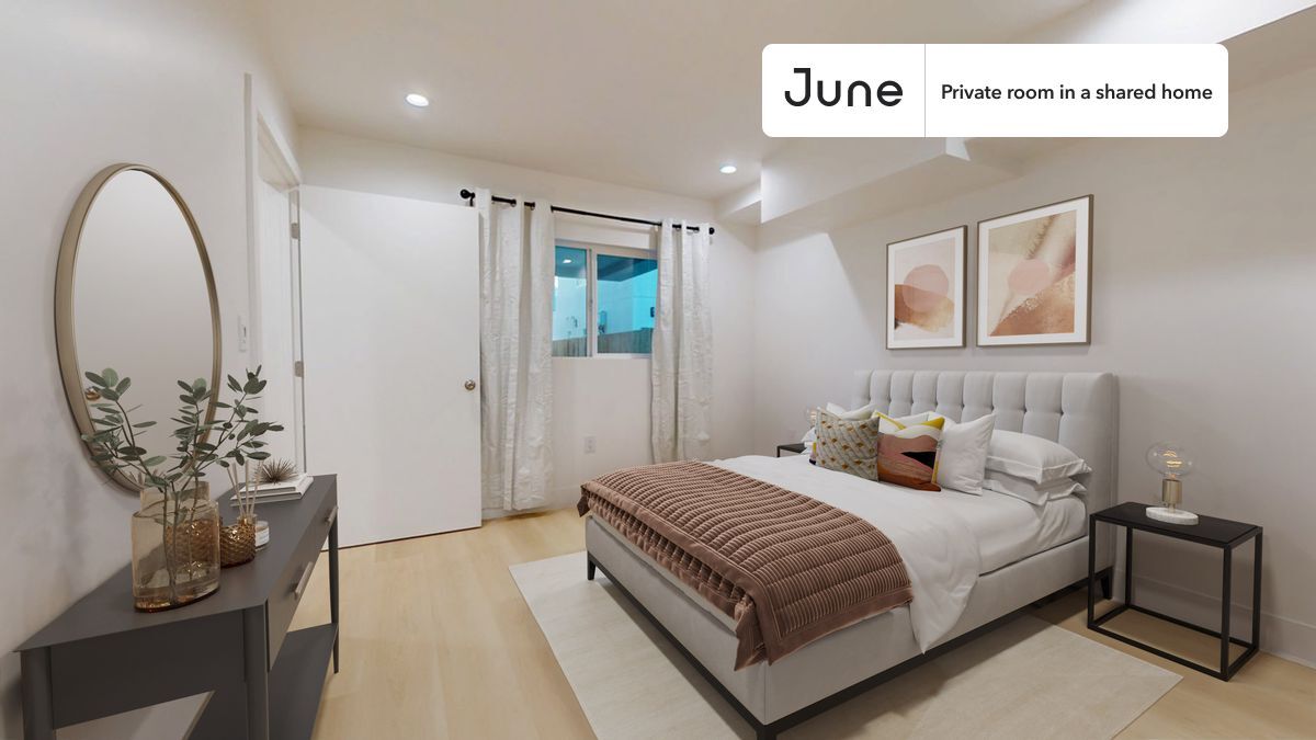 Foto principal - Private bedroom in 5 bed/4 bath Home