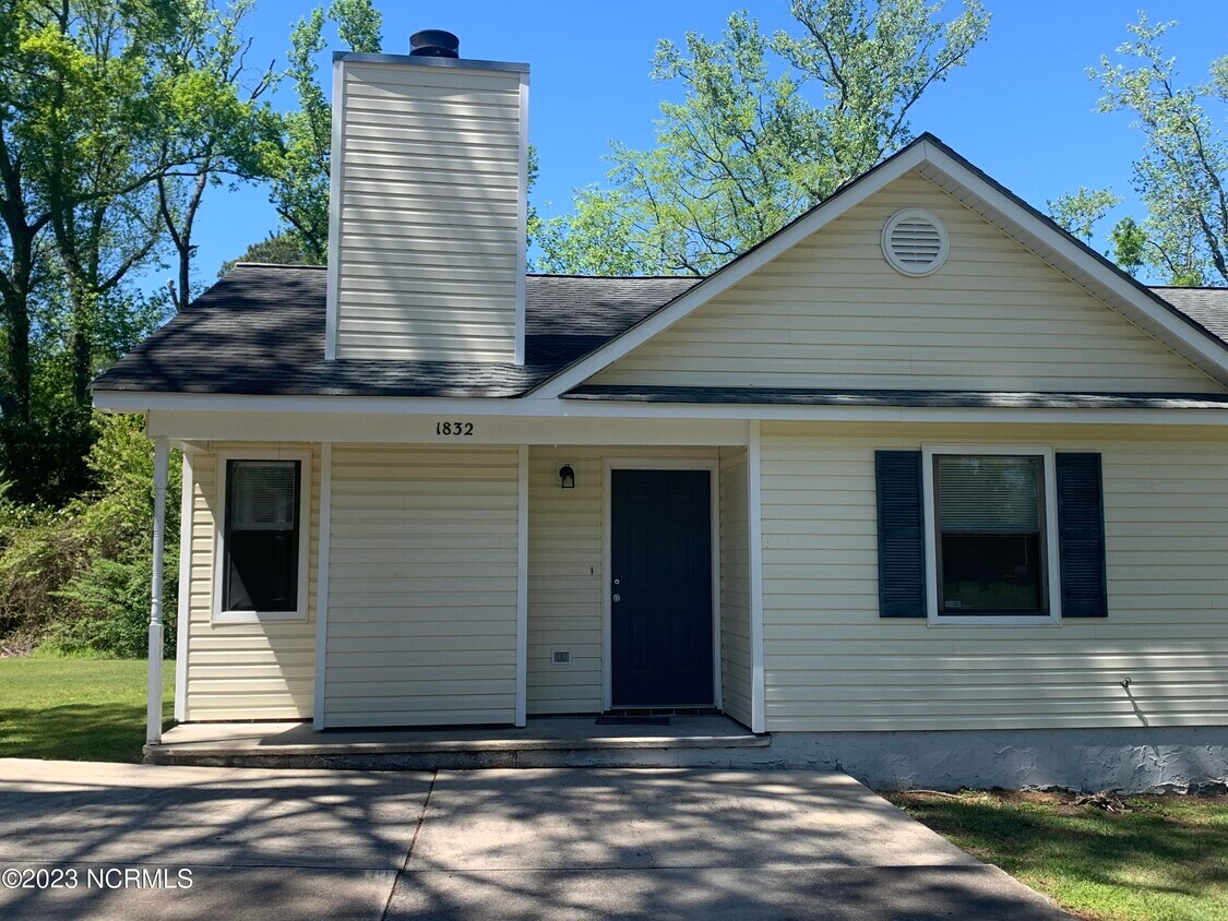 1932 Countrywood Blvd, Jacksonville, NC 28540 Townhome Rentals in