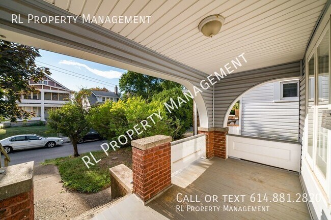 Building Photo - Remodeled 3 bedroom 1 bathroom duplex in G...