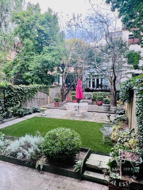 Building Photo - Classic Renovated 3+ Bedroom, 2 Bath Parlo...