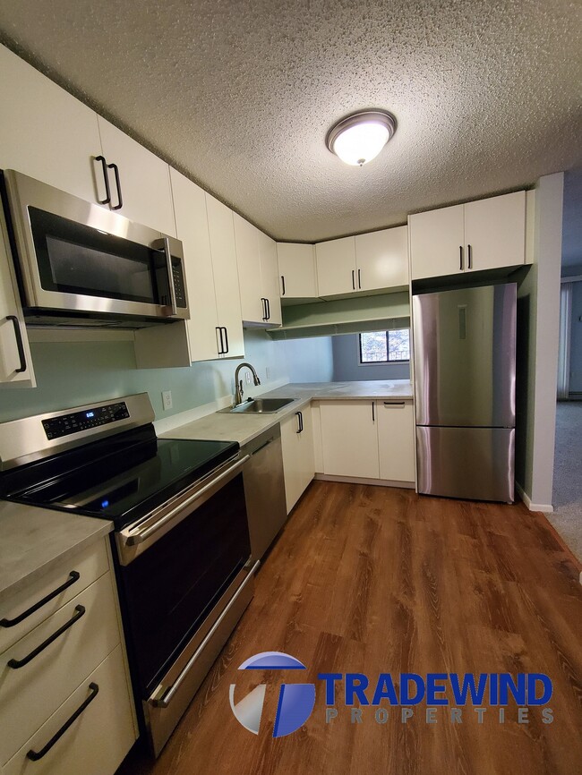 Building Photo - 5697 Green Circle Dr