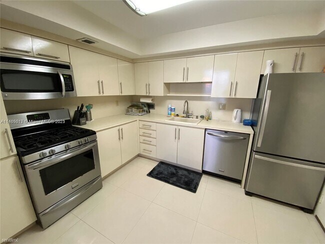 Foto del edificio - 2 br, 2 bath Condo - 2030 S Ocean Dr Apt 412