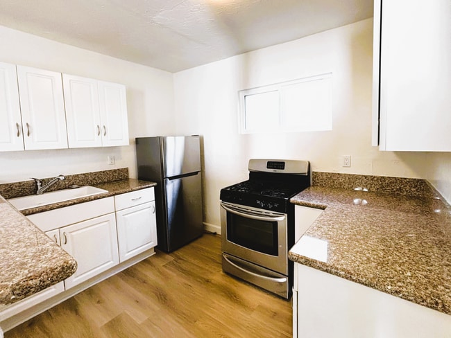 Building Photo - 8060 Kyle St