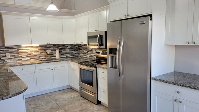 Foto del edificio - Annual UNfurnished ground floor beautifull...