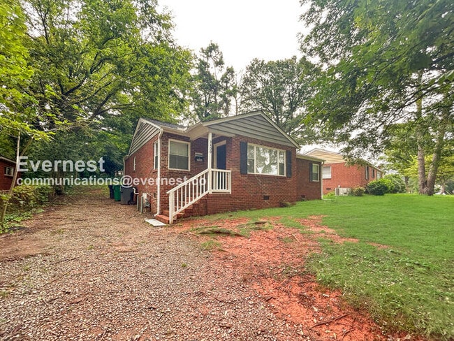 Building Photo - 3400 Bonaire Dr