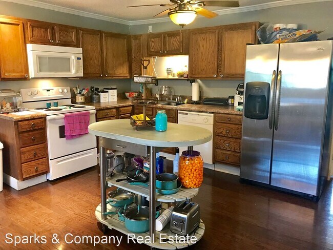 Foto del edificio - 3 br, 2 bath House - 177 Second Ave