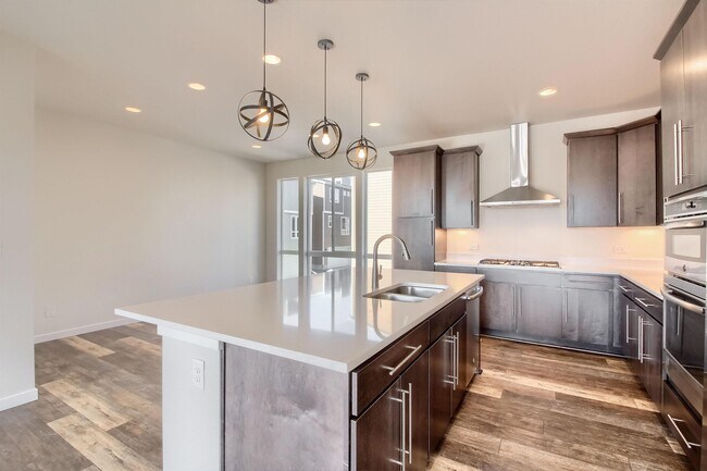 Building Photo - 15862 E Broncos Pl