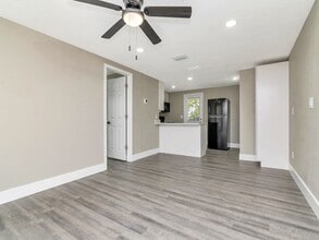 Building Photo - 104 Karde Ln