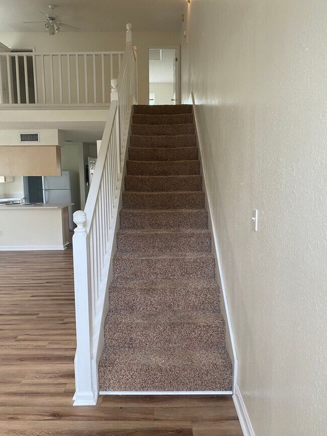 Foto del edificio - 2/2 with Bonus Room Near Costco and a shor...