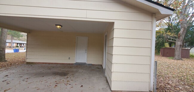 Building Photo - 2 WEEKS FREE OFF FIRST FULL MONTHS RENT