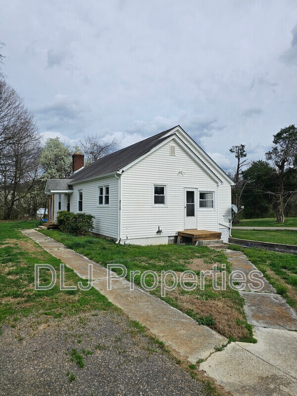 Building Photo - 816 Andrew Johnson Hwy