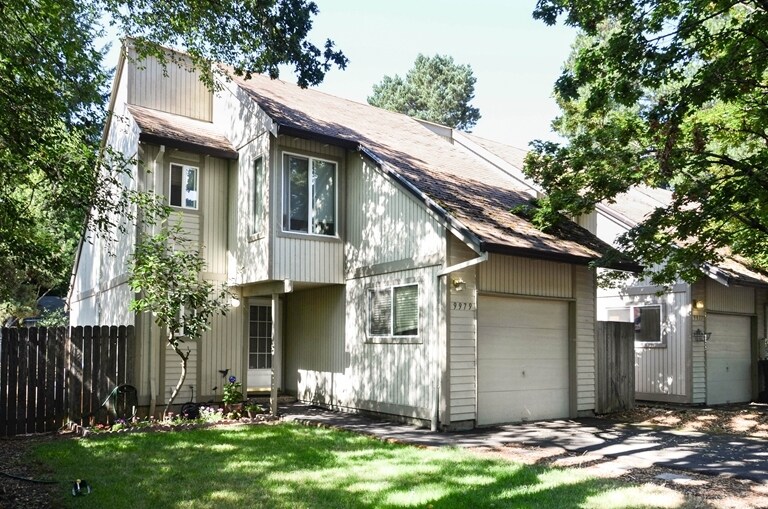 Primary Photo - Washington Square Townhomes