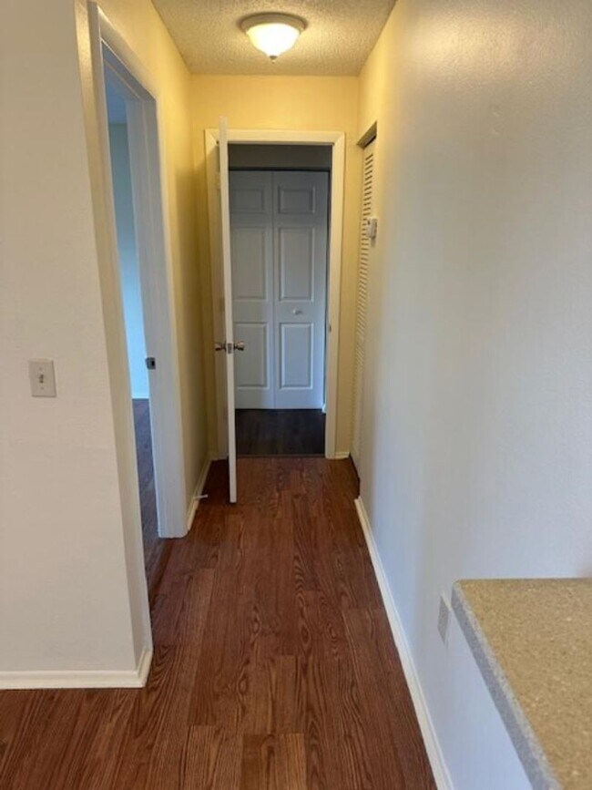 Foto del edificio - 1222 Bermuda Lakes Ln