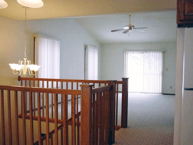 Building Photo - 622 N 16th Ave
