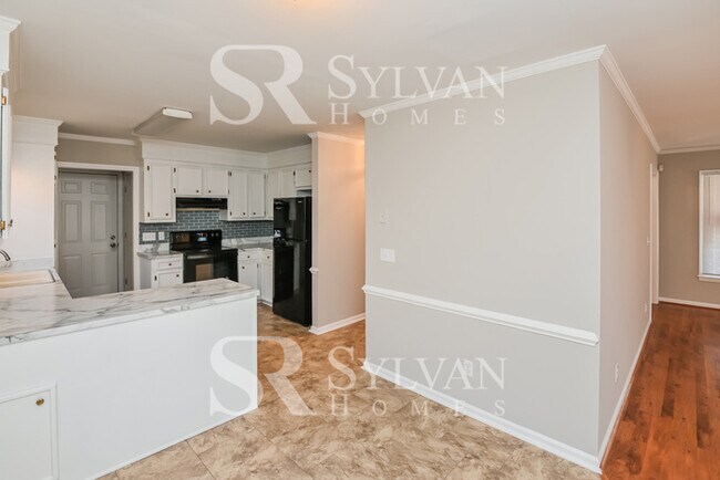 Foto del edificio - Lovely 3BR Colonial with Attached Garage!
