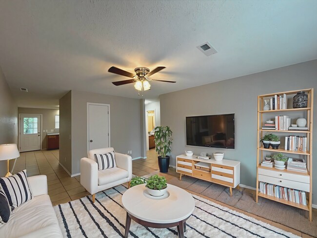 Foto del edificio - Minutes from Downtown Rogers – 2 Bed Apart...